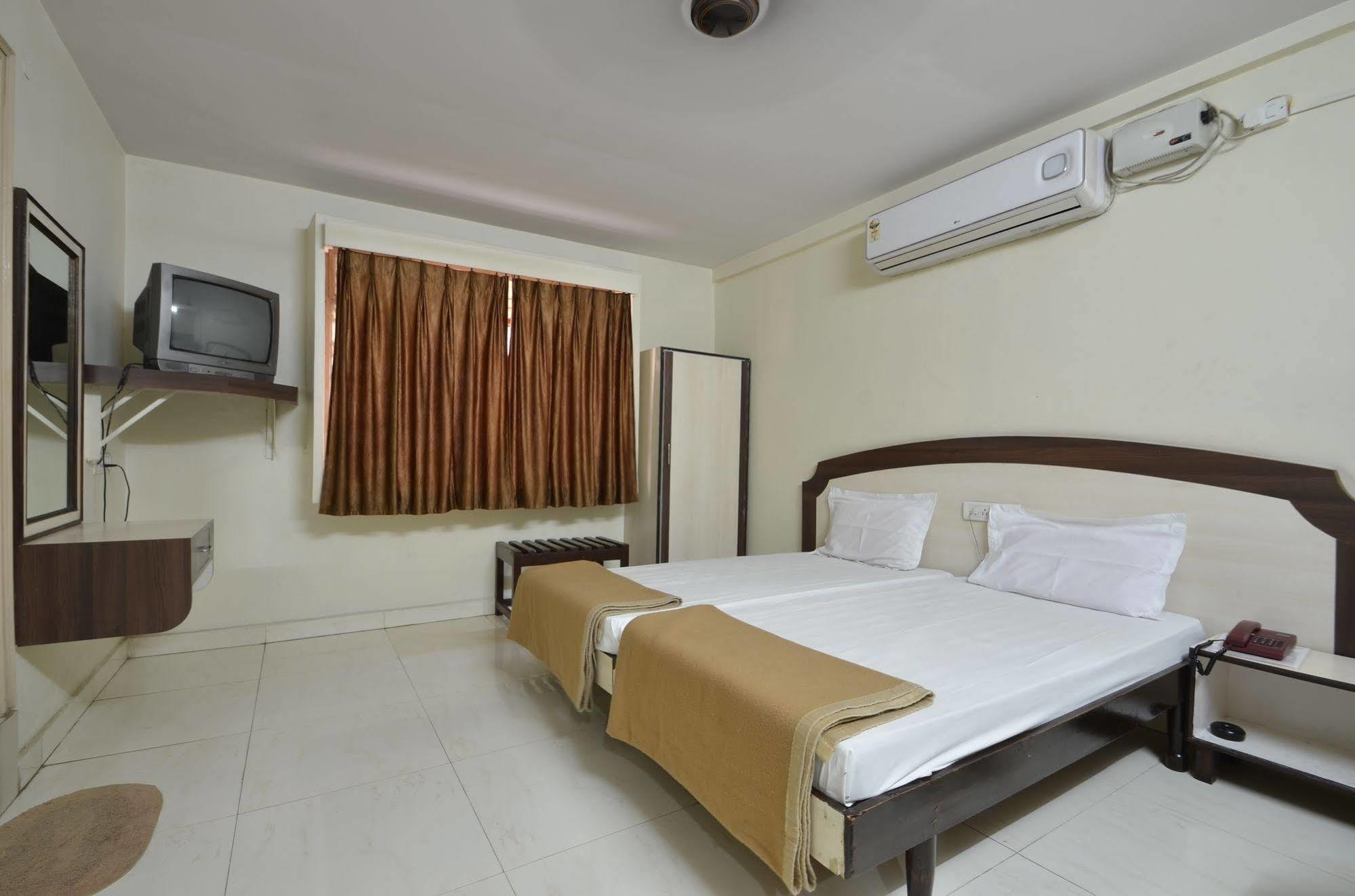 Hotel Maya Deluxe Hyderabad Exterior photo